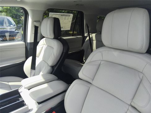 New 2026 Lincoln Navigator L Premier image 14