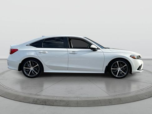 Used 2022 Honda Civic Touring image 9