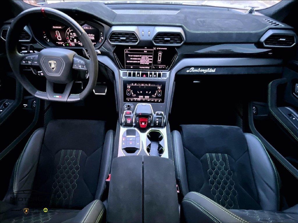 Used 2023 Lamborghini Urus Performante AWD/4WD image 13