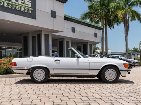 Used 1987 Mercedes-Benz 560 SL image 8