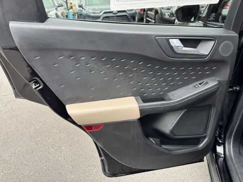 Used 2020 Ford Escape Titanium AWD/4WD image 32