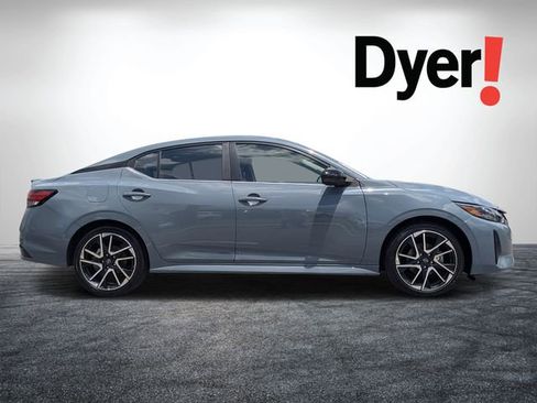 Used 2025 Nissan Sentra SR w/ SR Premium Package FWD image 2