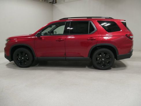 New 2025 Honda Pilot Black Edition image 4