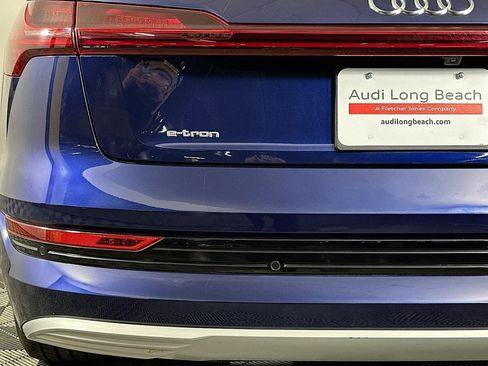 Used 2022 Audi e-tron Premium image 17