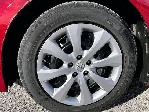 Used 2025 Toyota Corolla LE image 9