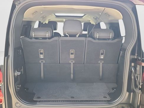 Used 2023 Land Rover Defender 130 First Edition image 19