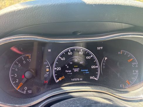 Used 2017 Jeep Grand Cherokee Laredo w/ Quick Order Package 23E image 13