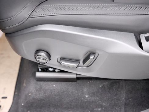 New 2026 Volvo XC90 B6 Core image 17