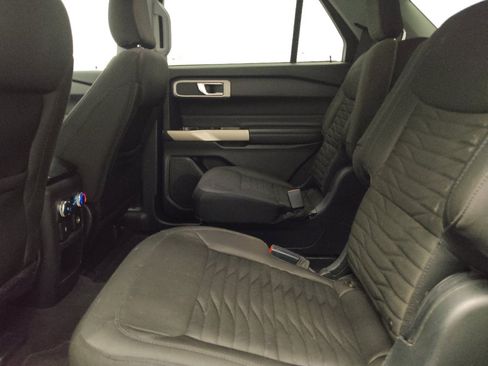Used 2021 Ford Explorer XLT RWD image 18