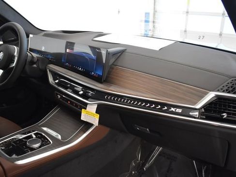 New 2026 BMW X5 xDrive40i w/ M Sport Package AWD/4WD image 18