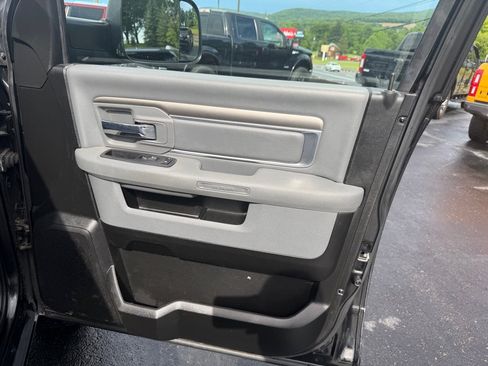 Used 2019 RAM 1500 Classic SLT w/ Black Appearance Group AWD/4WD image 25