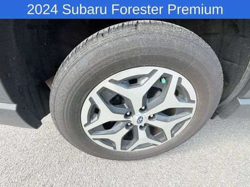 Used 2024 Subaru Forester Premium AWD/4WD image 17
