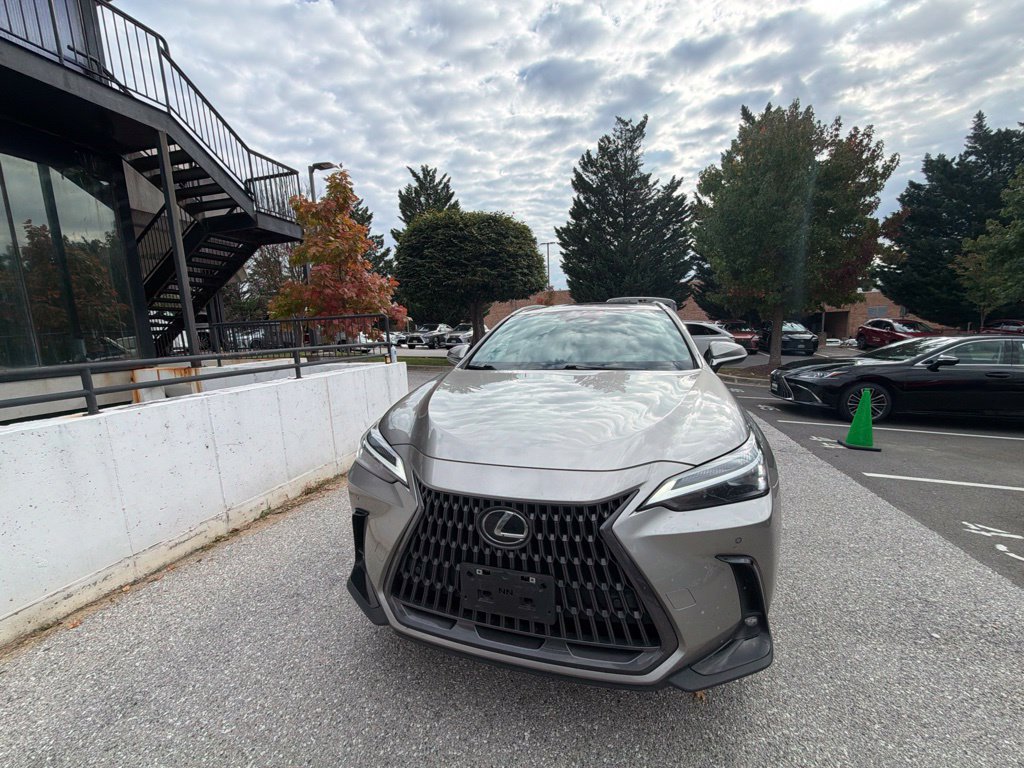 Used 2024 Lexus NX 250 FWD image 2