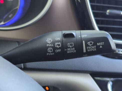 Used 2020 Chrysler Voyager Lxi FWD image 26