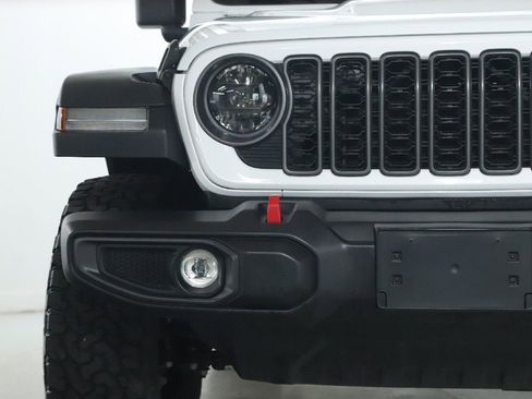 Used 2025 Jeep Wrangler Unlimited Rubicon AWD/4WD image 6