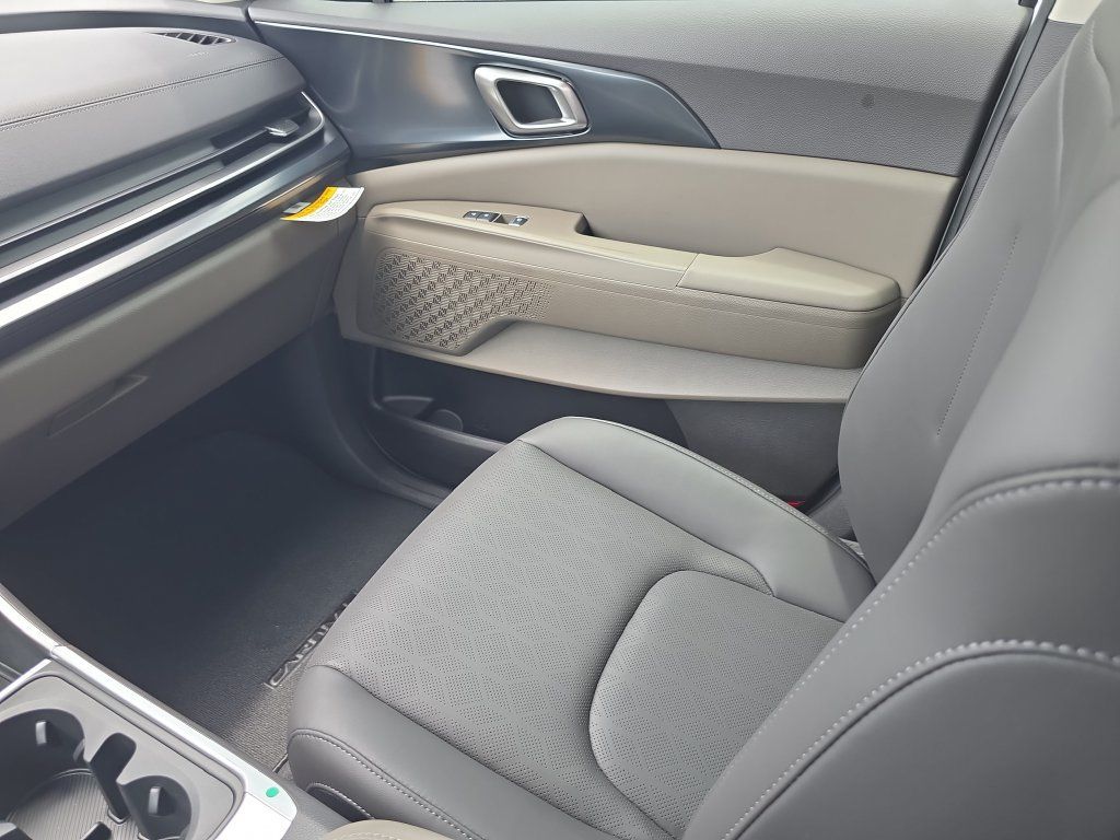 New 2027 Kia Carnival FWD image 15