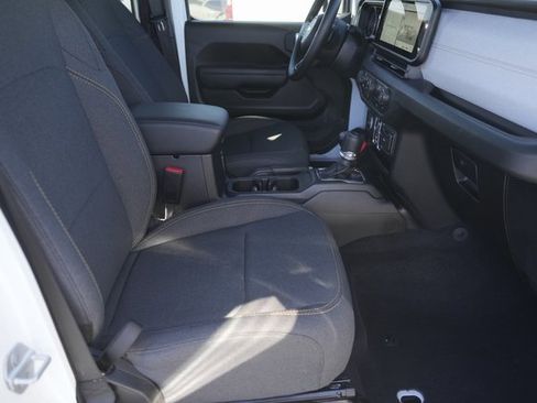 Used 2025 Jeep Gladiator Sport image 18