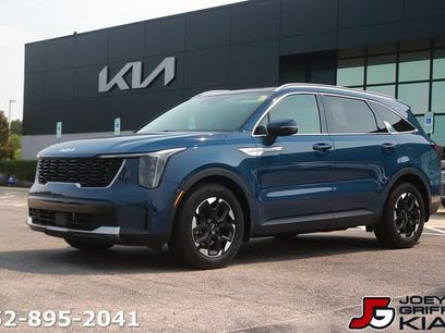 Certified 2024 Kia Sorento S w/ Panoramic Sunroof Package