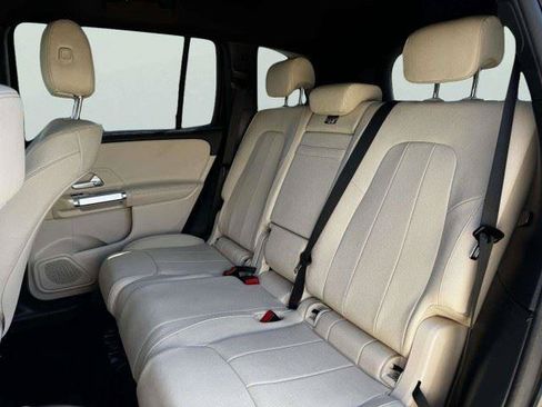 Used 2025 Mercedes-Benz GLB 250 image 33