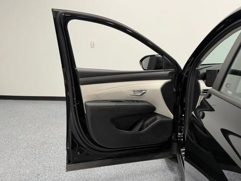 Used 2025 Hyundai Tucson SE FWD image 13