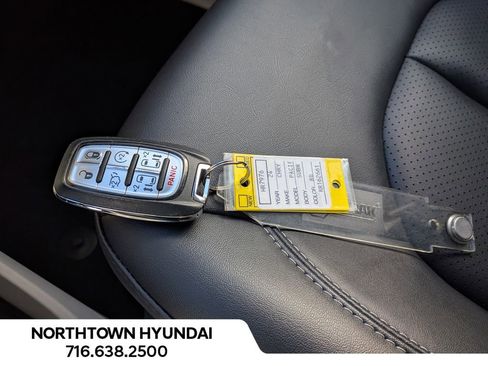 Used 2024 Chrysler Pacifica Touring-L image 18