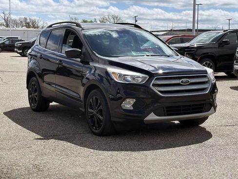 Used 2018 Ford Escape SE w/ SE Sync 3 Package FWD image 8