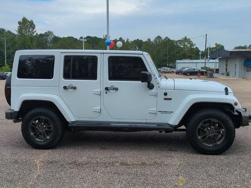 Used 2016 Jeep Wrangler Unlimited Sahara AWD/4WD image 4