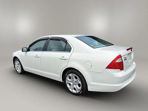 Used 2011 Ford Fusion SE FWD image 3