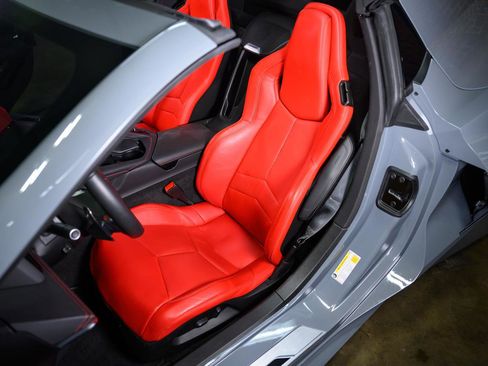 Used 2024 Chevrolet Corvette Stingray Convertible image 32