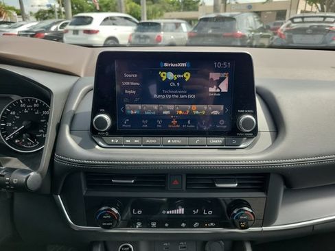 Used 2023 Nissan Rogue SV FWD image 21
