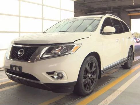 Used 2015 Nissan Pathfinder Platinum AWD/4WD image 2