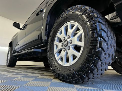 Used 2025 Toyota Tacoma SR5 AWD/4WD image 26