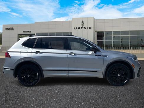 Used 2022 Volkswagen Tiguan SE R-Line image 2