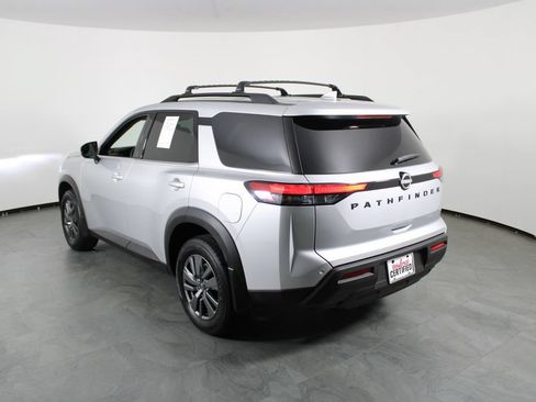 Certified 2025 Nissan Pathfinder SV w/ Black Appearance Package FWD image 16