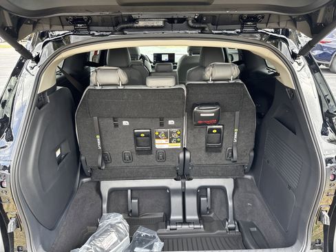 New 2026 Toyota Sienna XLE image 28