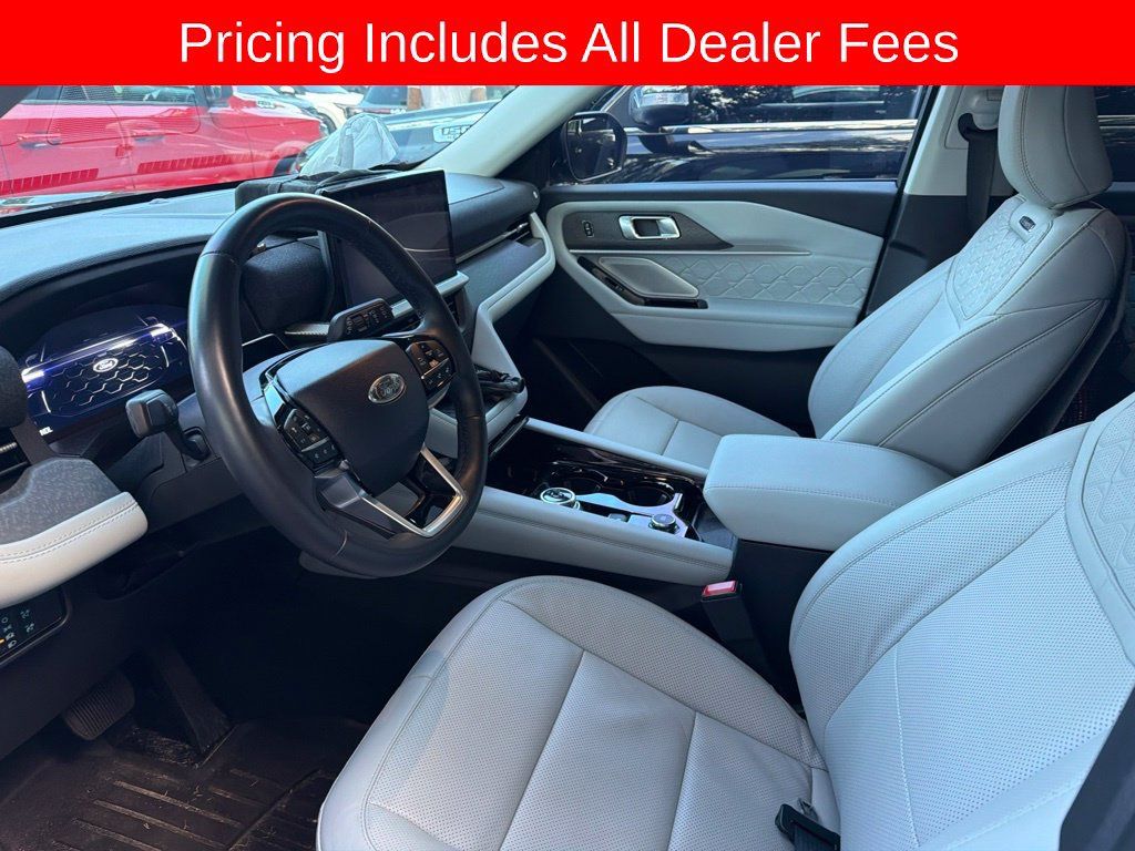 Used 2025 Ford Explorer Platinum w/ Ultimate Package AWD/4WD image 4