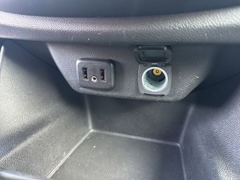 Used 2020 Chevrolet Traverse LT image 31