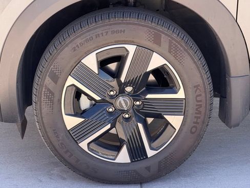 Used 2025 Nissan Kicks SV AWD/4WD image 7