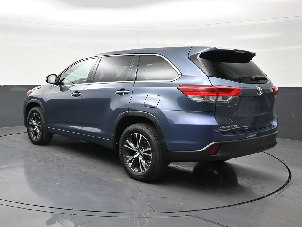 Used 2018 Toyota Highlander LE FWD image 3