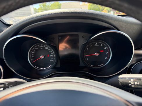 Used 2019 Mercedes-Benz GLC 300 4MATIC image 10
