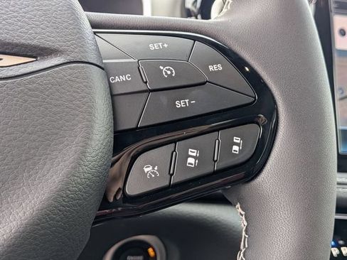 New 2027 Chrysler Pacifica Limited w/ Family Tech Group AWD/4WD image 20