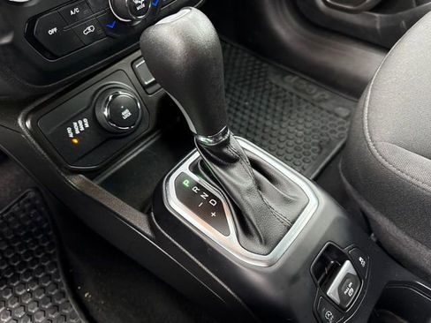 Used 2023 Jeep Renegade Latitude image 26