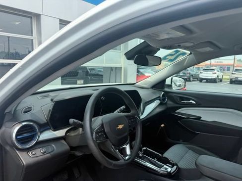 Used 2025 Chevrolet Trax LT w/ Driver Confidence Package FWD image 7