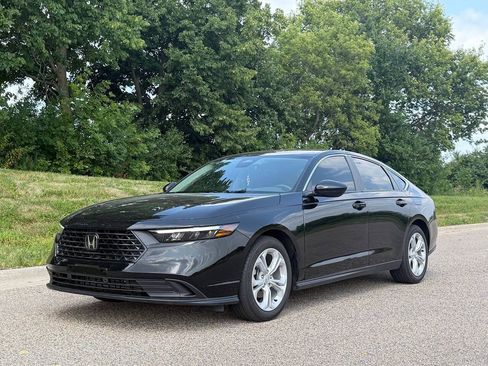 Used 2025 Honda Accord LX image 2