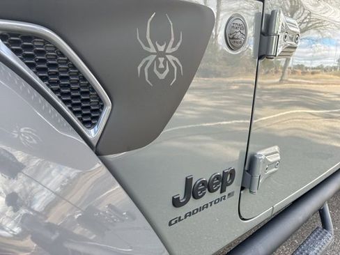 Used 2023 Jeep Gladiator Sport image 13