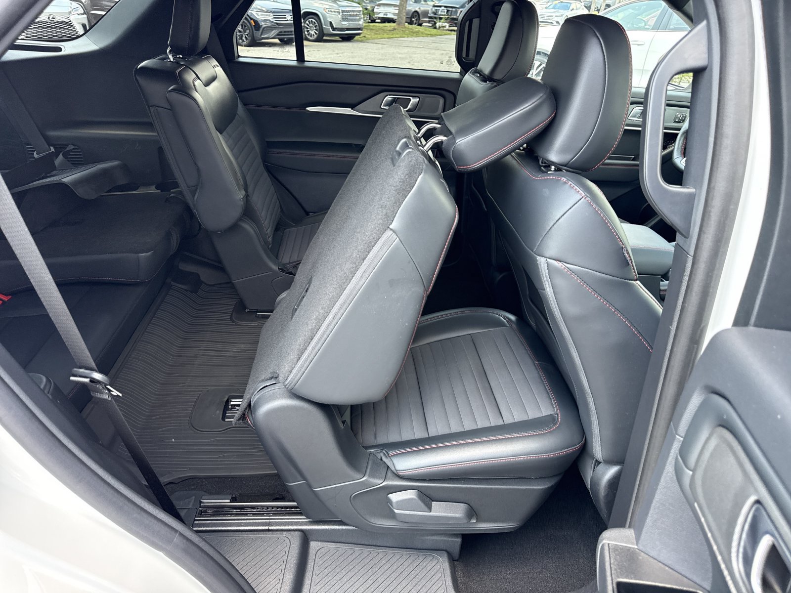 Used 2025 Ford Explorer ST-Line w/ Premium Package AWD/4WD image 34