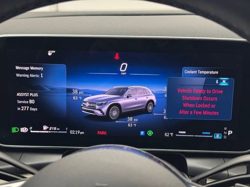 Used 2025 Mercedes-Benz GLC 300 4MATIC image 24