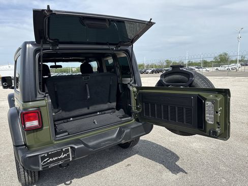 Used 2022 Jeep Wrangler Sport AWD/4WD image 20