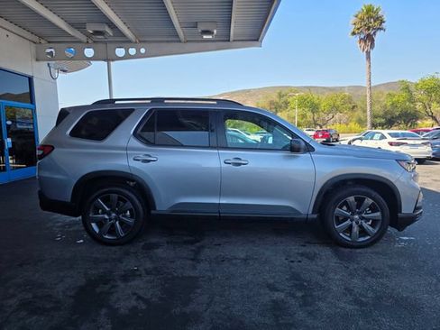 Used 2023 Honda Pilot Sport image 6