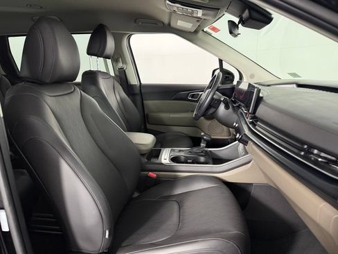 Used 2026 Kia Carnival FWD image 33